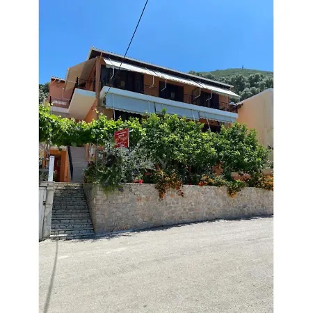 And Thomas 8 Vasiliki