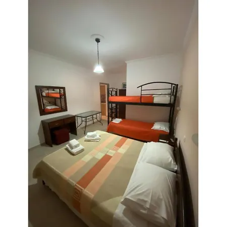And Thomas 8 * Vasiliki